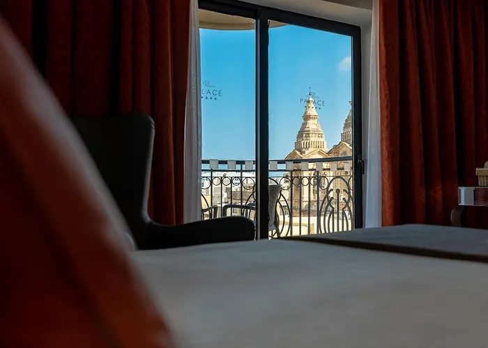 Ax The Palace 5* Слима