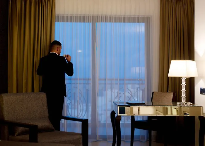 Ax The Palace 5* Слима