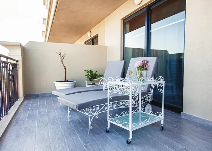 Отель Ax The Palace