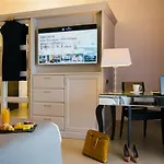 מלון Ax The Palace 5*