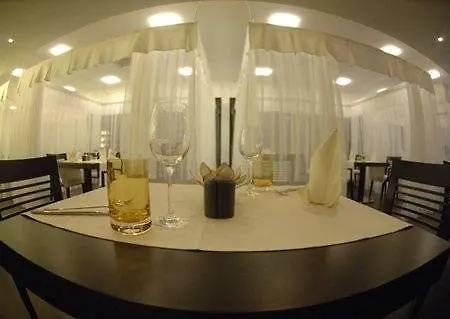Ax The Palace 5*