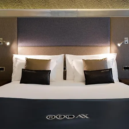 Ax The Palace 5*