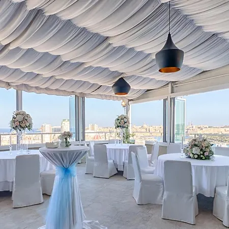 Ax The Palace Otel